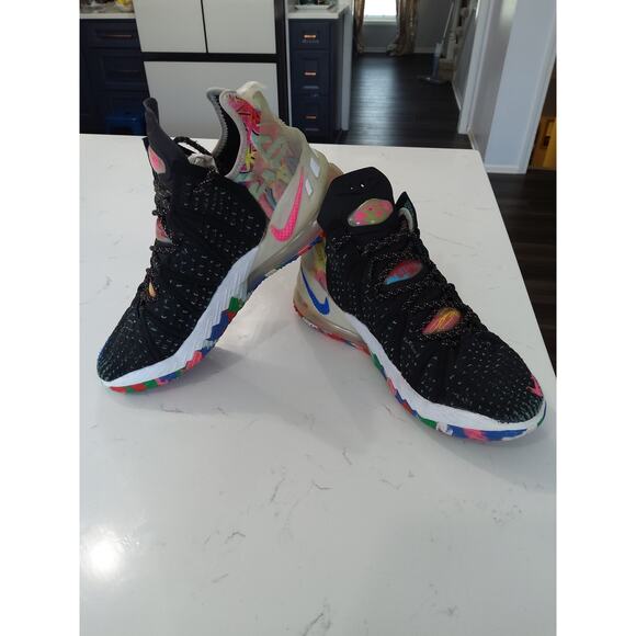 🔥 Nike LeBron XVlll 18 James Gang basketball  SneakerBlk/pink Sz8.5 - Picture 2 of 12